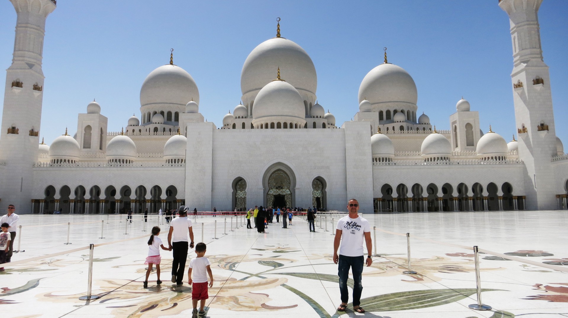 Abu Dhabi City Tour & Packages 2025 – Book Now